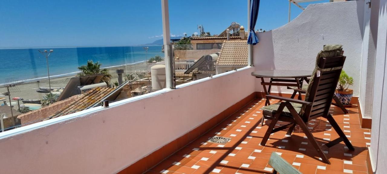 Céntrico ático junto al mar Rincón de la Victoria Exterior foto