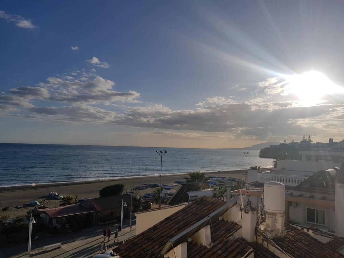 Céntrico ático junto al mar Rincón de la Victoria Exterior foto